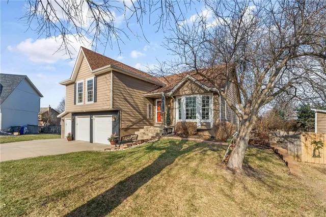 $440,000 | 15132 West 147th Street, Olathe, KS 66062