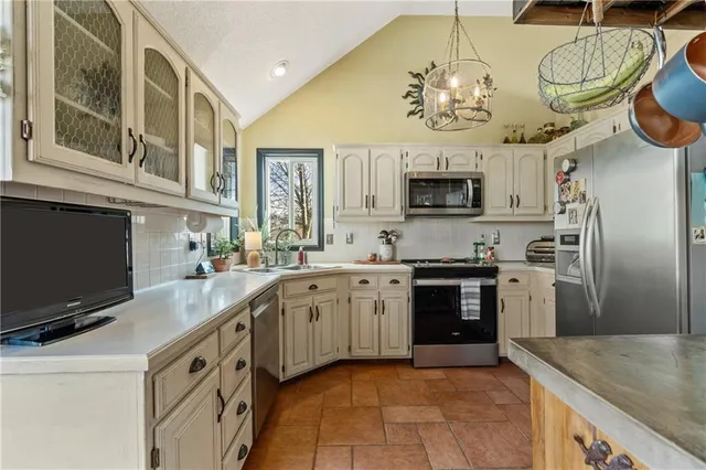 $440,000 | 15132 West 147th Street, Olathe, KS 66062