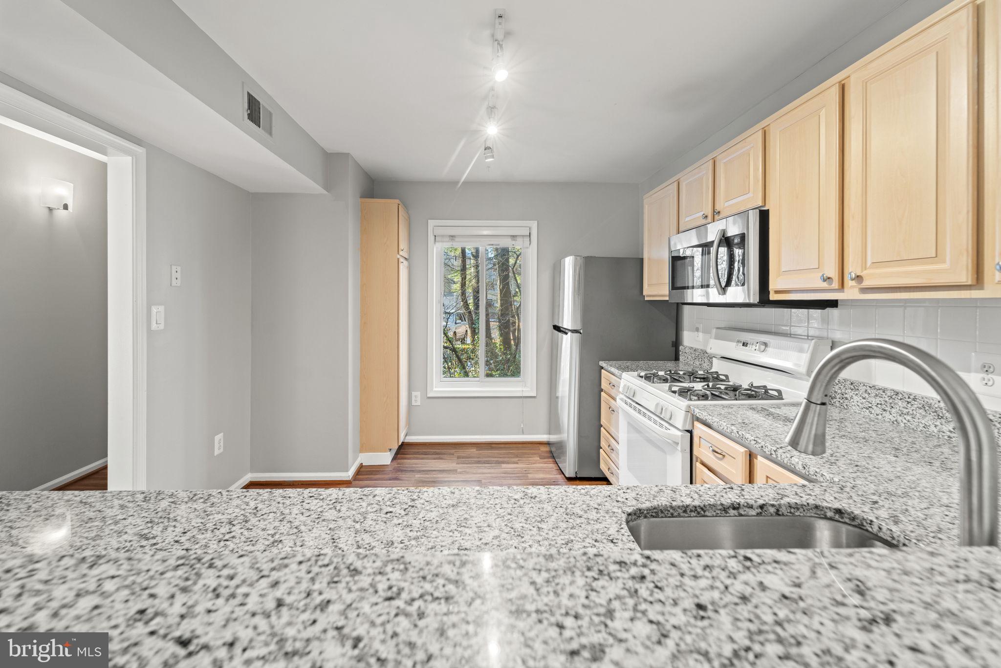 2236 Hunter's Run Drive, Unit 2236 Reston, VA 20191 - Photo 4 of 19