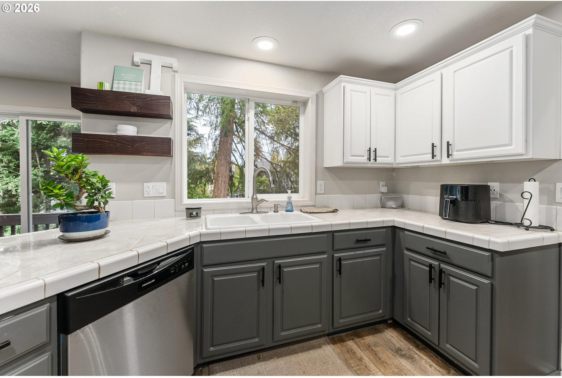 10340 Southwest Dunlin Place Beaverton, OR 97007 - Photo 11 of 37 Kitchen