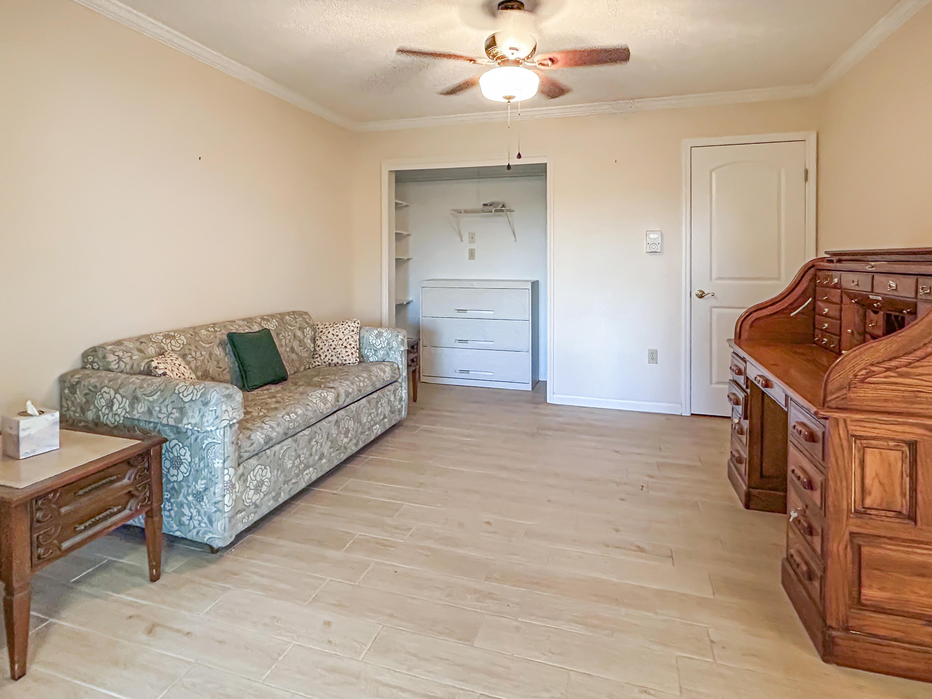 2531 River Road Moore Haven, FL 33471 - Photo 23 of 30 a living room with furniture and a flat screen tv