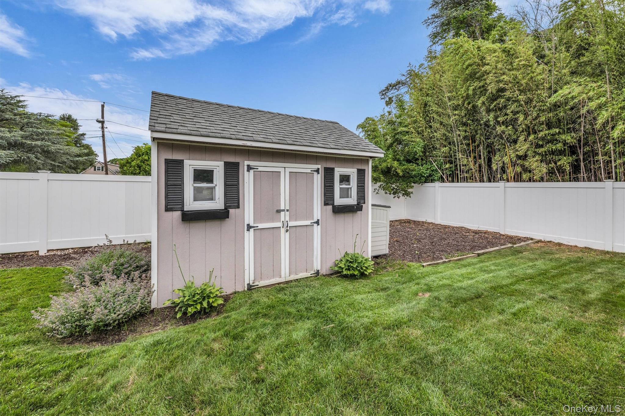 383 Munsell Road East Patchogue, NY 11772 - Photo 42 of 45