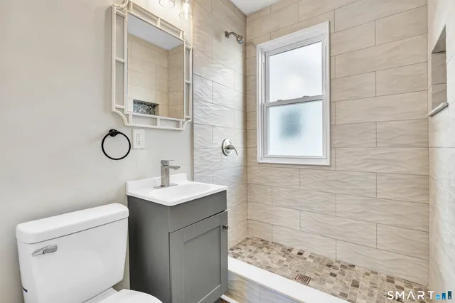 $2,350 | 126 Thomas Street, West Hartford, CT 06119