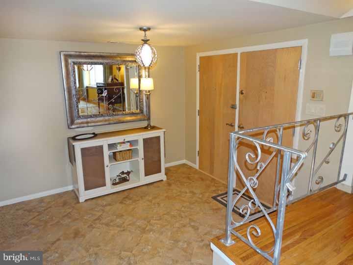 9761 Susan Road Philadelphia, PA 19115 - Photo 2 of 24 Foyer