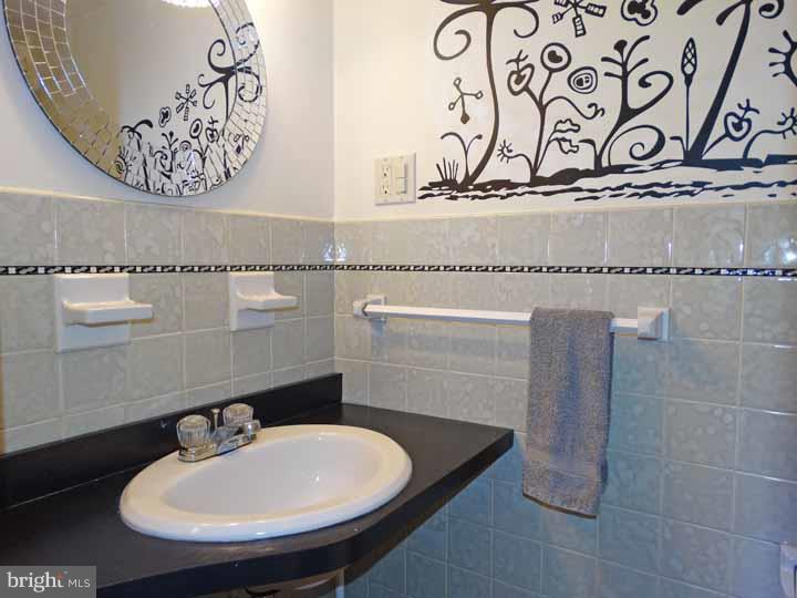 9761 Susan Road Philadelphia, PA 19115 - Photo 13 of 24 Bathroom