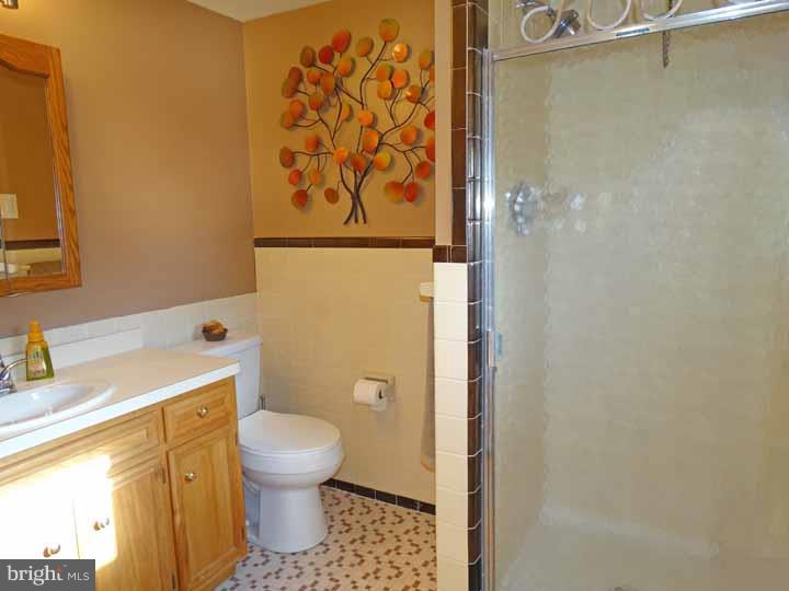 9761 Susan Road Philadelphia, PA 19115 - Photo 16 of 24 Master Bathroom