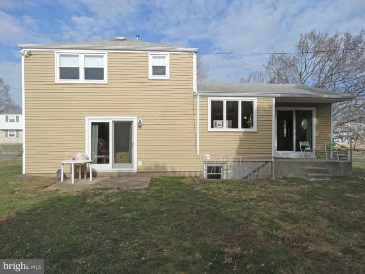 9761 Susan Road Philadelphia, PA 19115 - Photo 22 of 24 Exterior Back