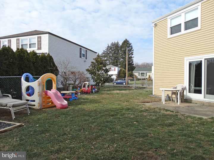 9761 Susan Road Philadelphia, PA 19115 - Photo 23 of 24 Exterior Back