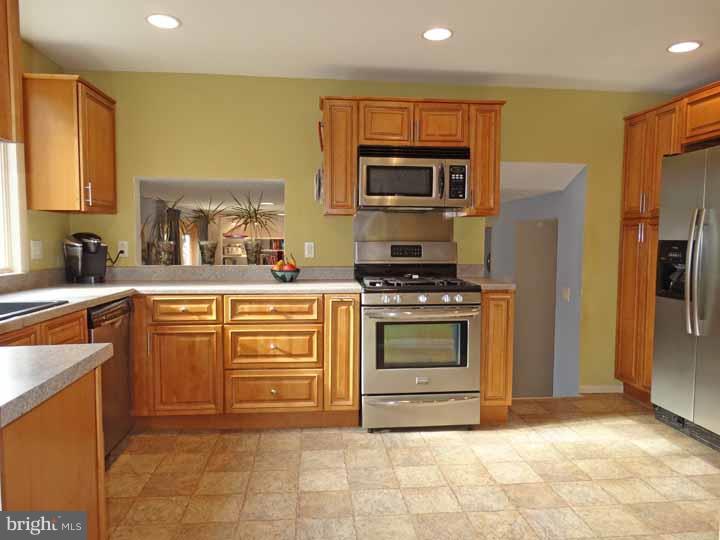 9761 Susan Road Philadelphia, PA 19115 - Photo 7 of 24 Kitchen