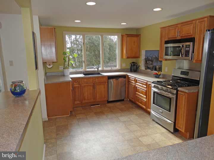 9761 Susan Road Philadelphia, PA 19115 - Photo 10 of 24 Kitchen