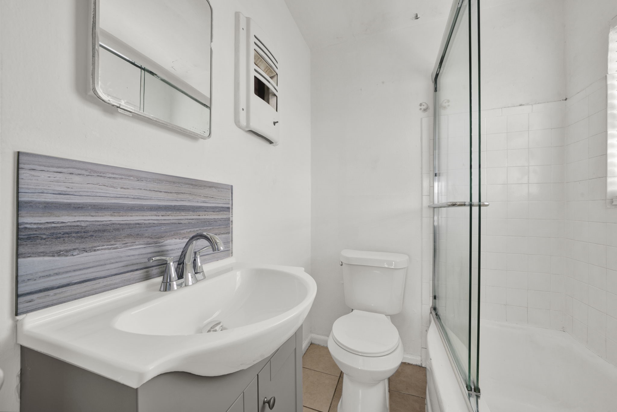 904 Beverly Avenue, Unit 6 Pasadena, TX 77506 - Photo 26 of 32 a bathroom with a sink and a toilet