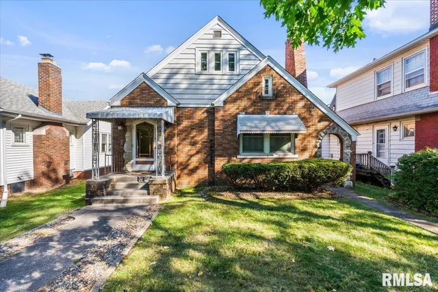 $180,000 | 2134 15th Street, Moline, IL 61265