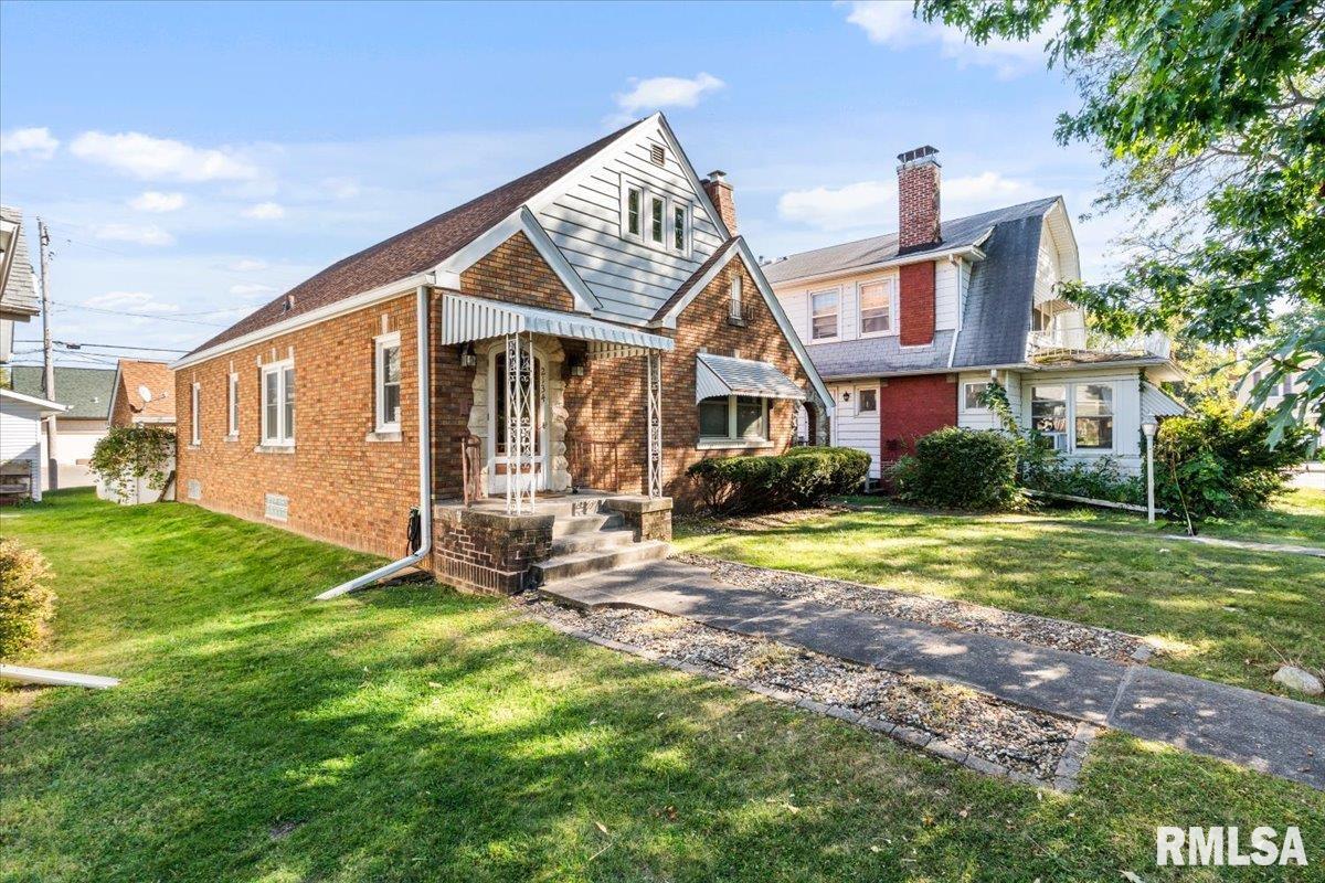 2134 15th Street Moline, IL 61265 - Photo 2 of 50