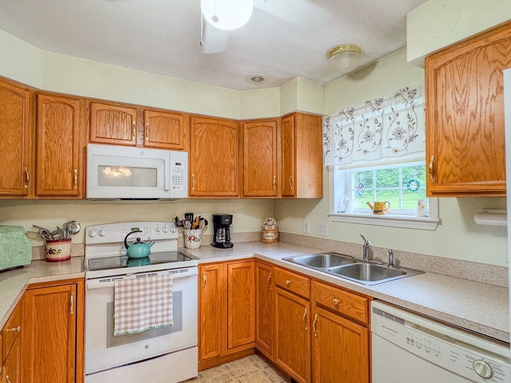 468 Tunnel Road Rowe, MA 01367 - Photo 7 of 41
