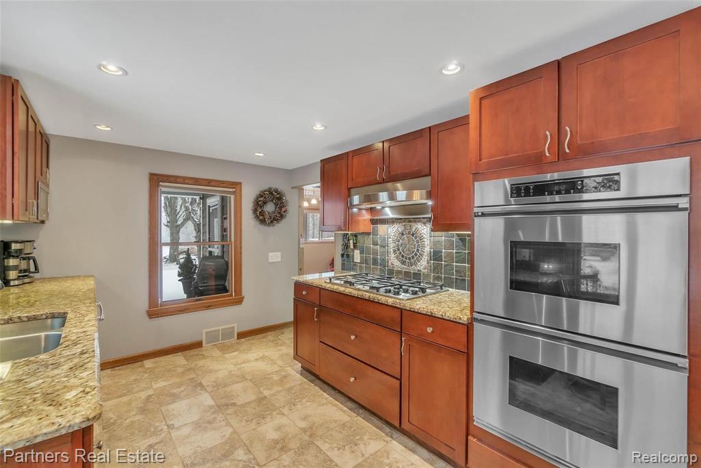 471 County Farm Road Howell, MI 48843 - Photo 17 of 48