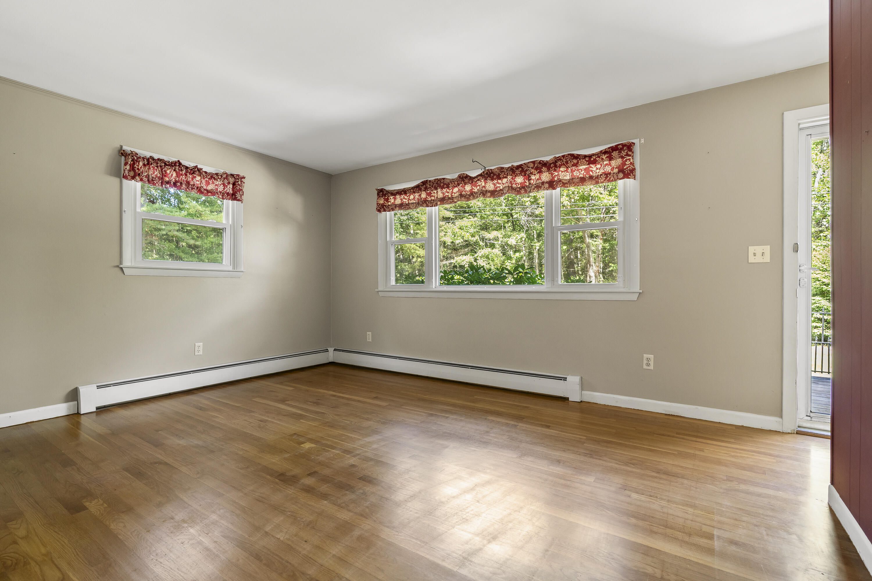 81 Back Meadow Road Damariscotta, ME 04543 - Photo 27 of 65 living room