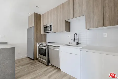 $2,499 | 6350 Willoughby Avenue, Unit 12, Los Angeles, CA 90038