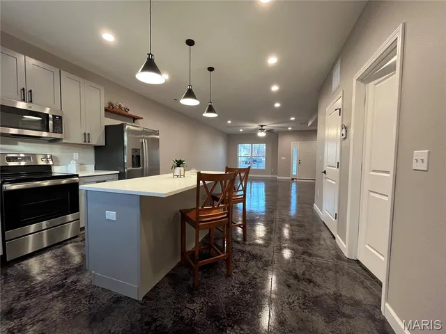 $2,100 | 313 North Lincoln Avenue, Unit B, O'Fallon, IL 62269