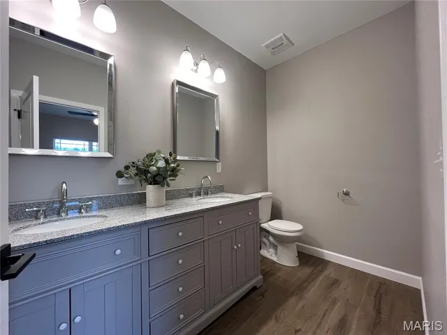 $2,100 | 313 North Lincoln Avenue, Unit B, O'Fallon, IL 62269