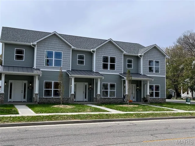 $2,100 | 313 North Lincoln Avenue, Unit B, O'Fallon, IL 62269