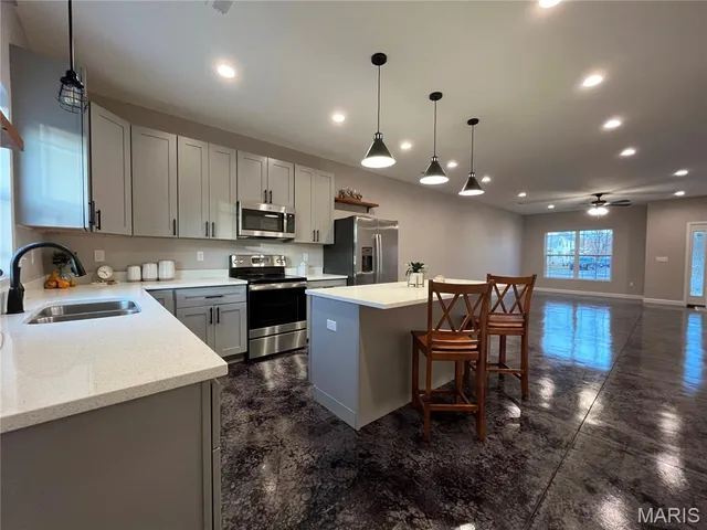 $2,100 | 313 North Lincoln Avenue, Unit B, O'Fallon, IL 62269