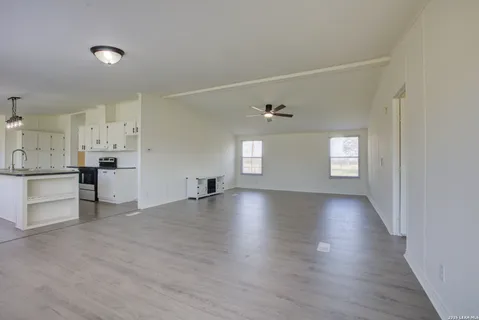 $289,500 | 1885 Marion Road, Marion, TX 78124