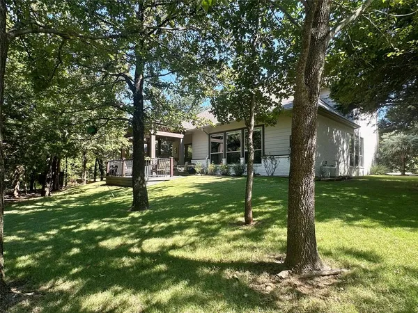 a view of a yard in front of house