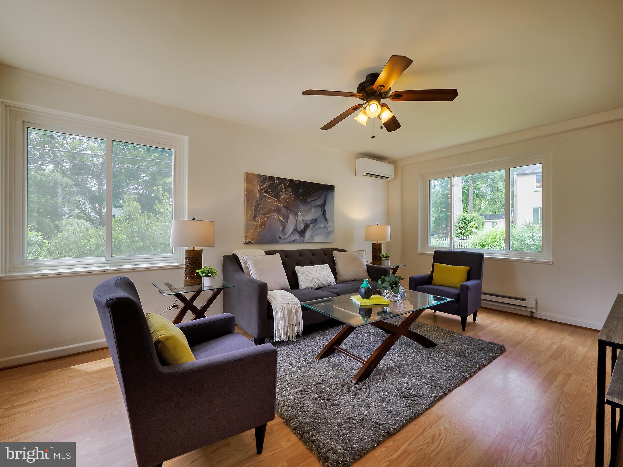 58 Crescent Road Greenbelt, MD 20770 - Photo 6 of 34 Living Room