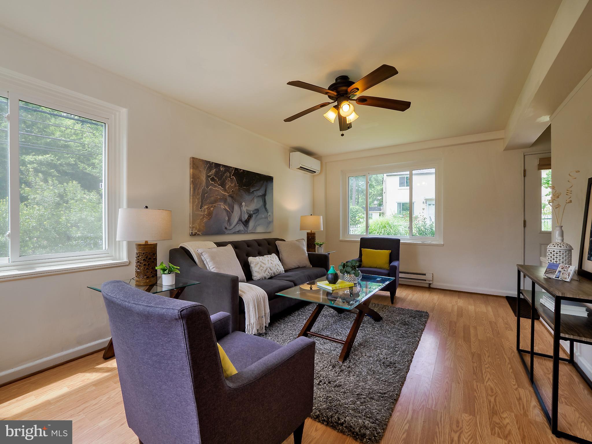 58 Crescent Road Greenbelt, MD 20770 - Photo 7 of 34 Living Room
