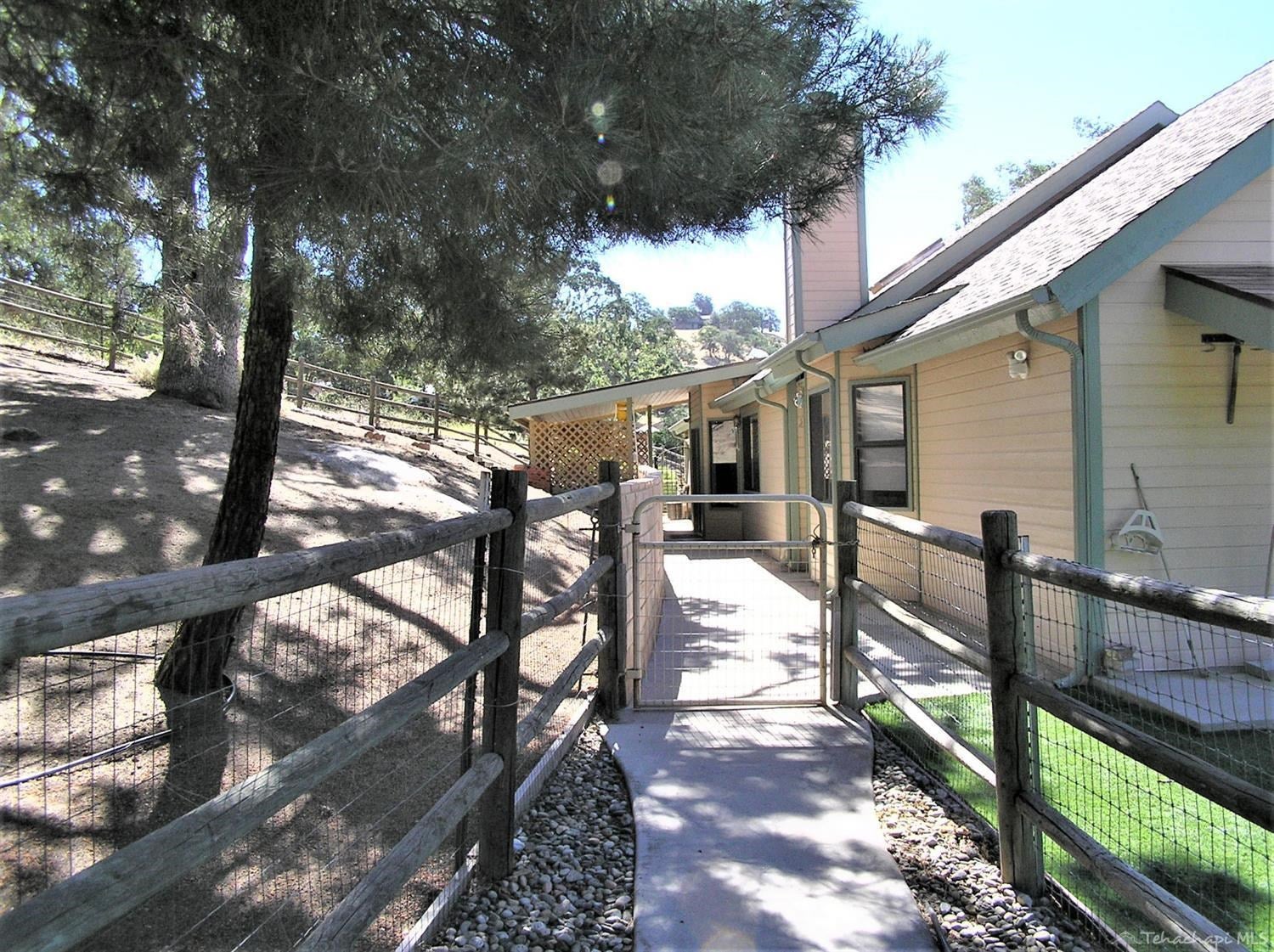 27801 Bear Valley Road Tehachapi, CA 93561 - Photo 31 of 35 Gallery Image 31
