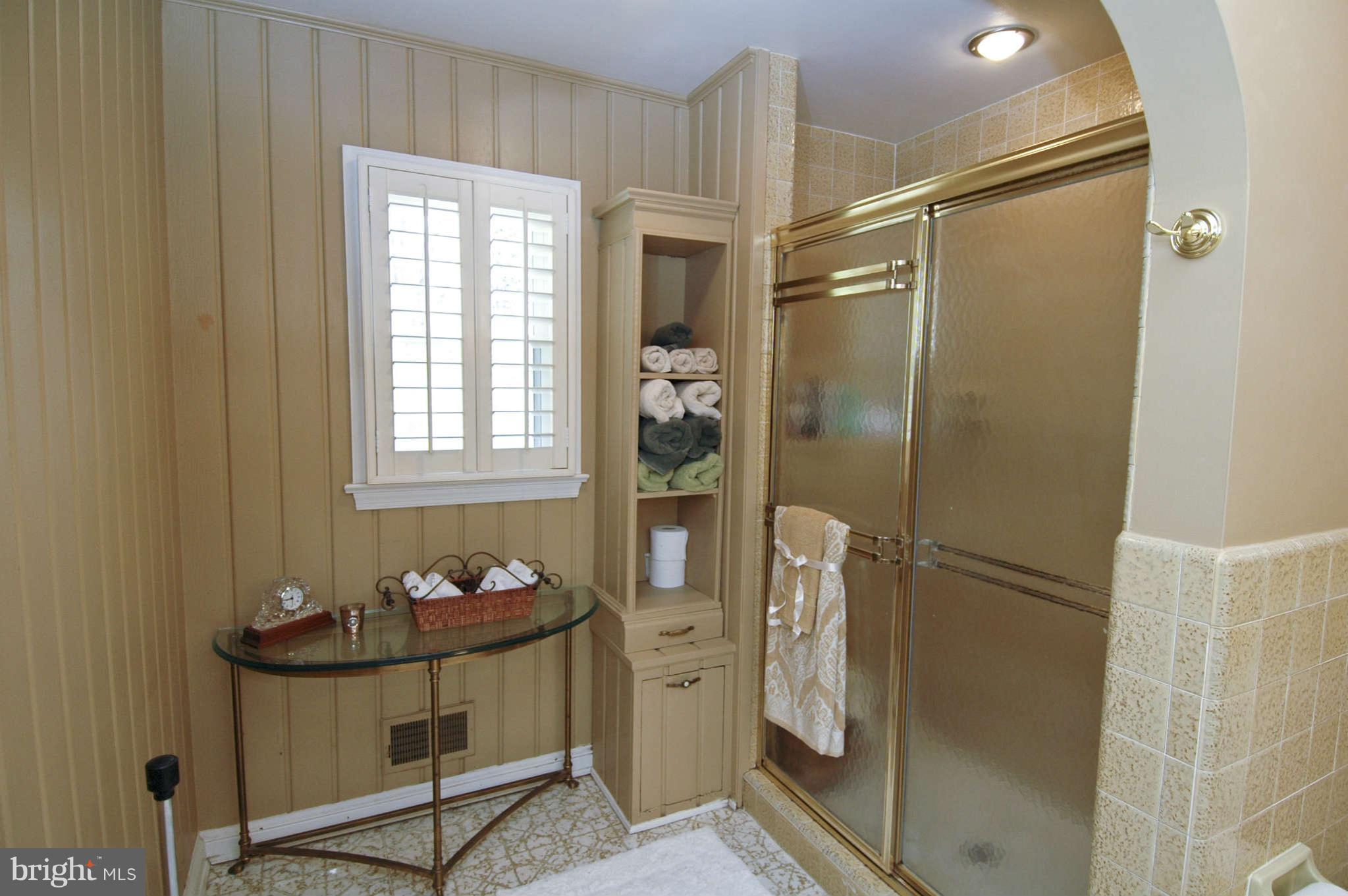 1225 Potomac School Road McLean, VA 22101 - Photo 19 of 25 Bath