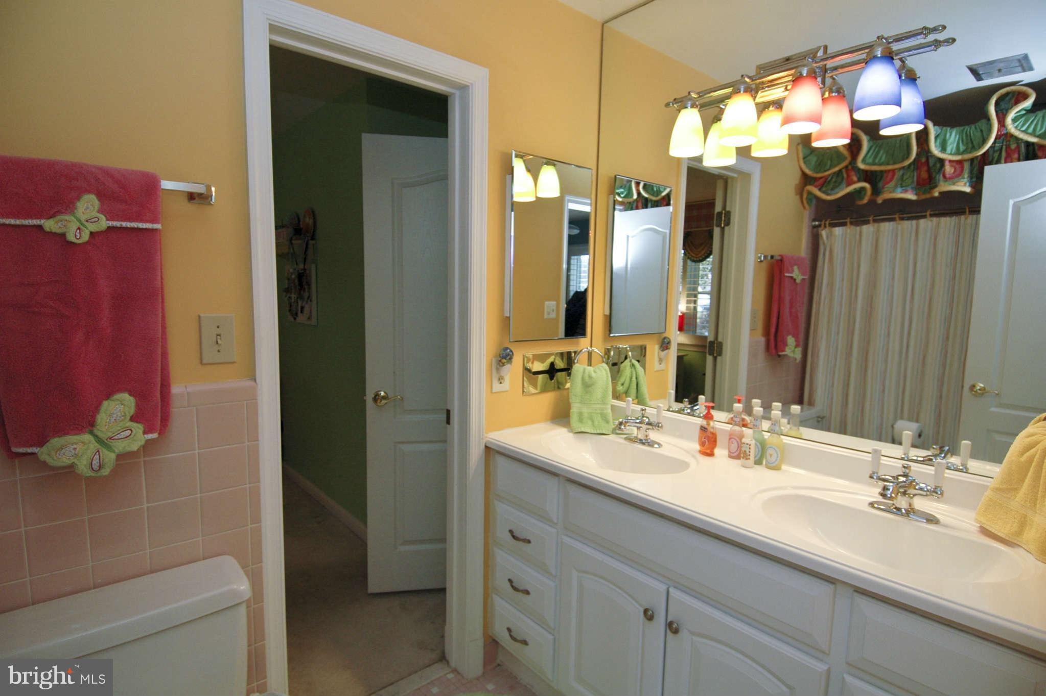 1225 Potomac School Road McLean, VA 22101 - Photo 22 of 25 Bath