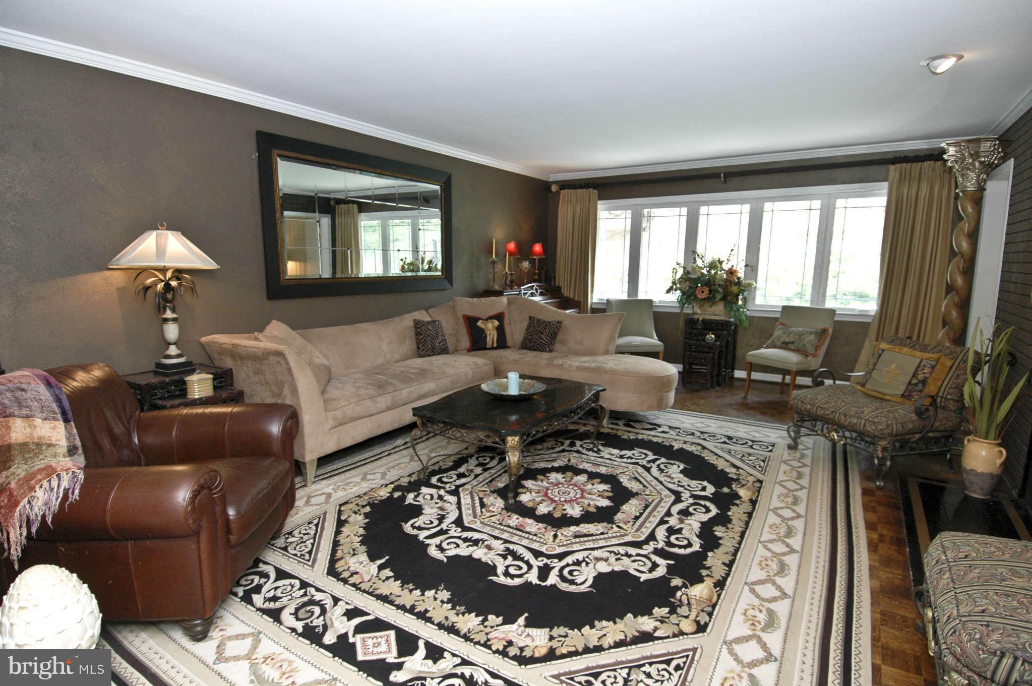 1225 Potomac School Road McLean, VA 22101 - Photo 9 of 25 Living Room