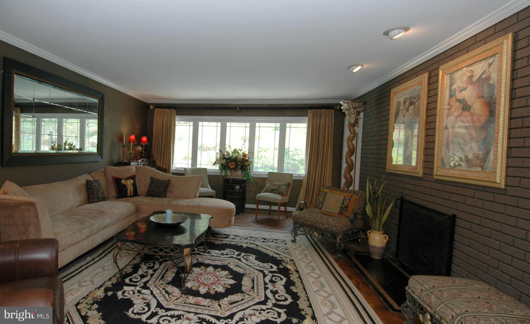1225 Potomac School Road McLean, VA 22101 - Photo 10 of 25 Living Room