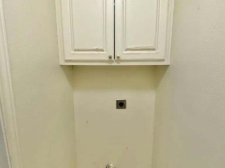 3508 East Colgate Street Lubbock, TX 79403 - Photo 34 of 38 close view of door with tap