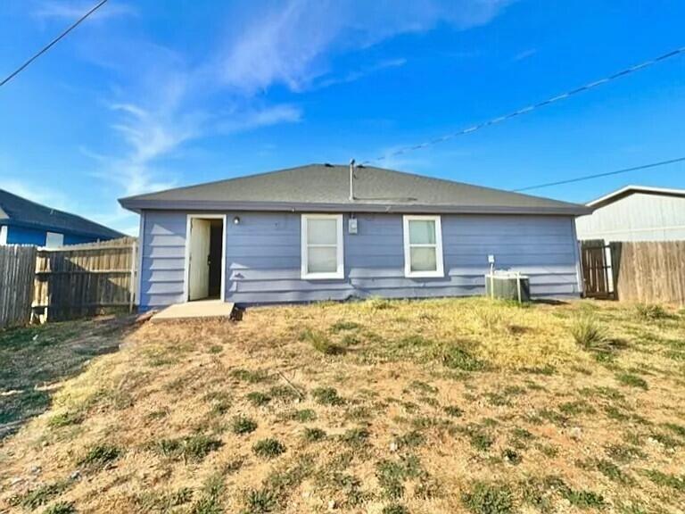 3508 East Colgate Street Lubbock, TX 79403 - Photo 36 of 38 a front view of a house with a yard
