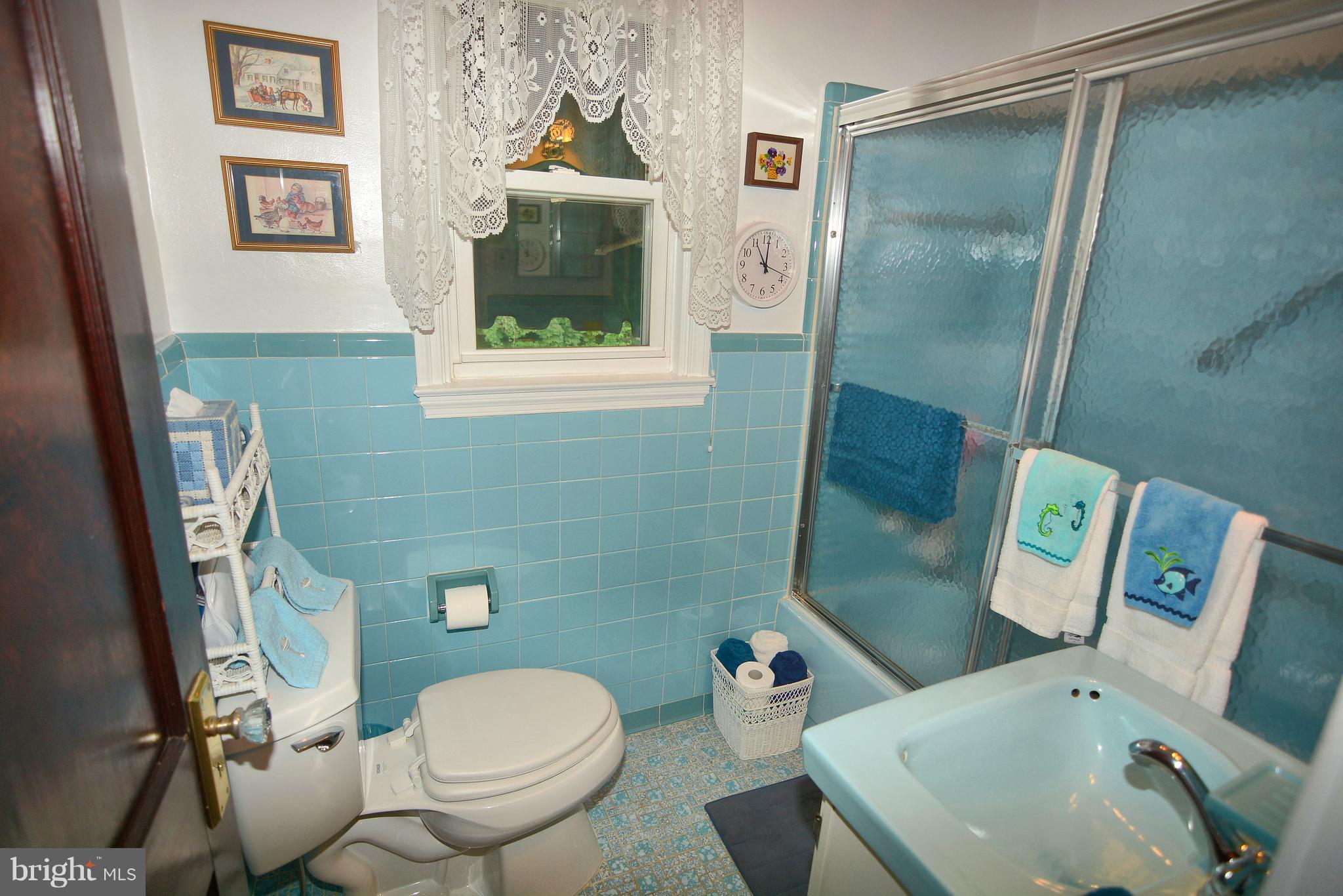 39 North Belle Grove Road Baltimore, MD 21228 - Photo 13 of 20 Bath #1 bedroom level