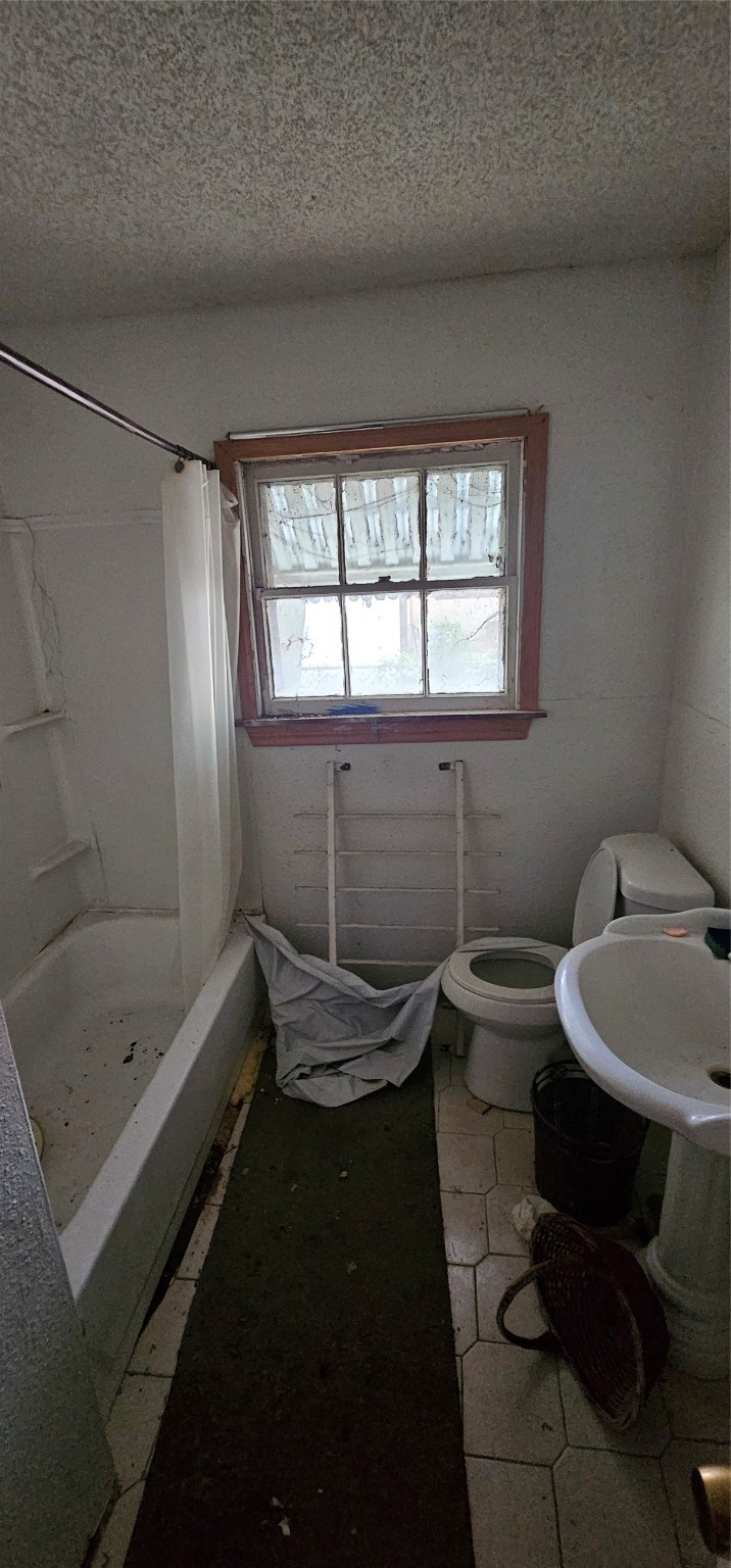 4838 Marietta Lane Houston, TX 77021 - Photo 3 of 6