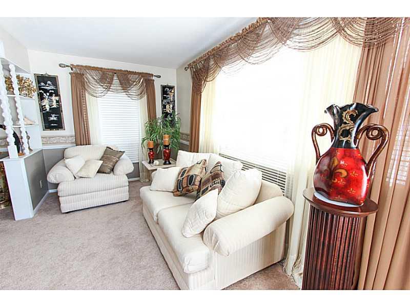 574 East Madison Street Rochester, PA 15074 - Photo 2 of 11 Living Room.