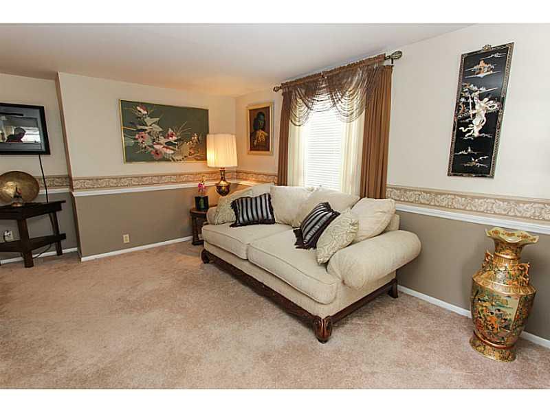 574 East Madison Street Rochester, PA 15074 - Photo 3 of 11 Living Room.