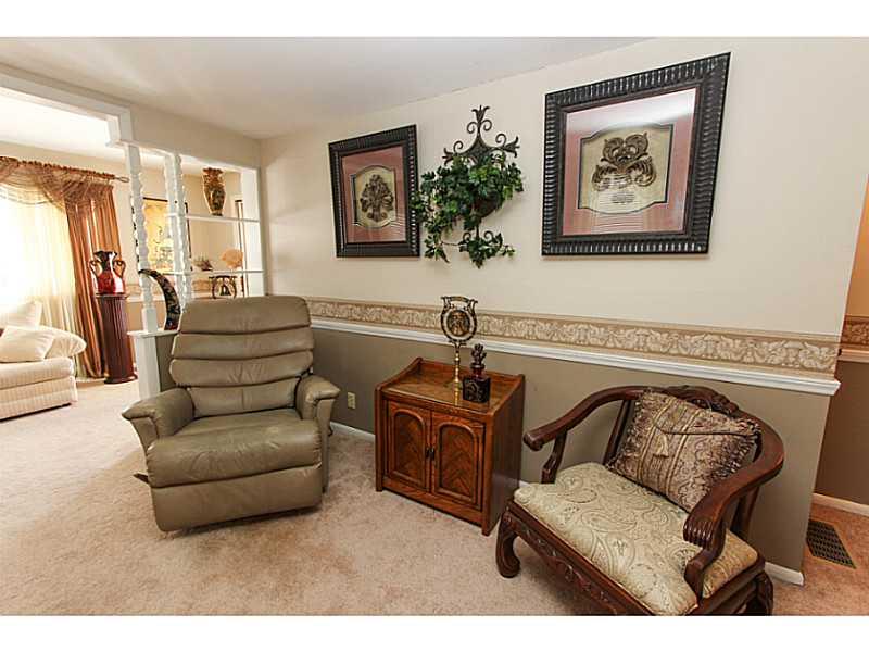574 East Madison Street Rochester, PA 15074 - Photo 4 of 11 Living Room.