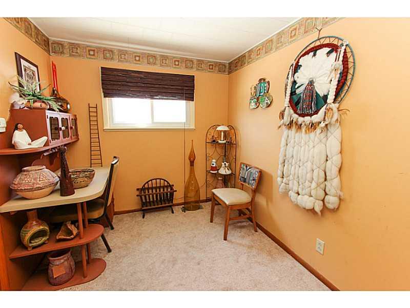 574 East Madison Street Rochester, PA 15074 - Photo 9 of 11 Studio/Study/Office.