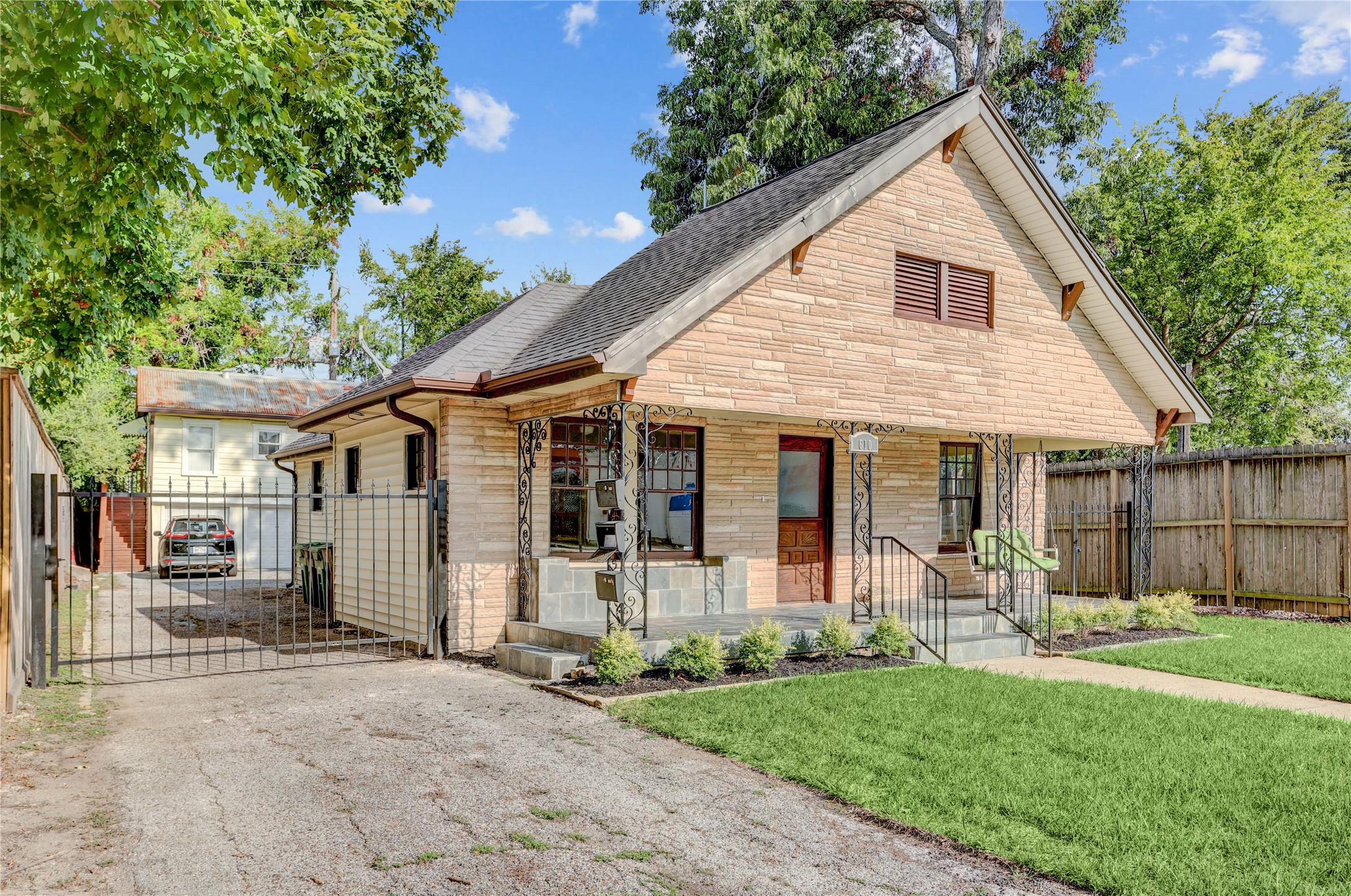 610 Columbia Street Houston, TX 77007 - Photo 1 of 24 The home has a gated driveway with extra parking in the rear of the home. Swing on your front porch and watch the runners and bikers stream by.