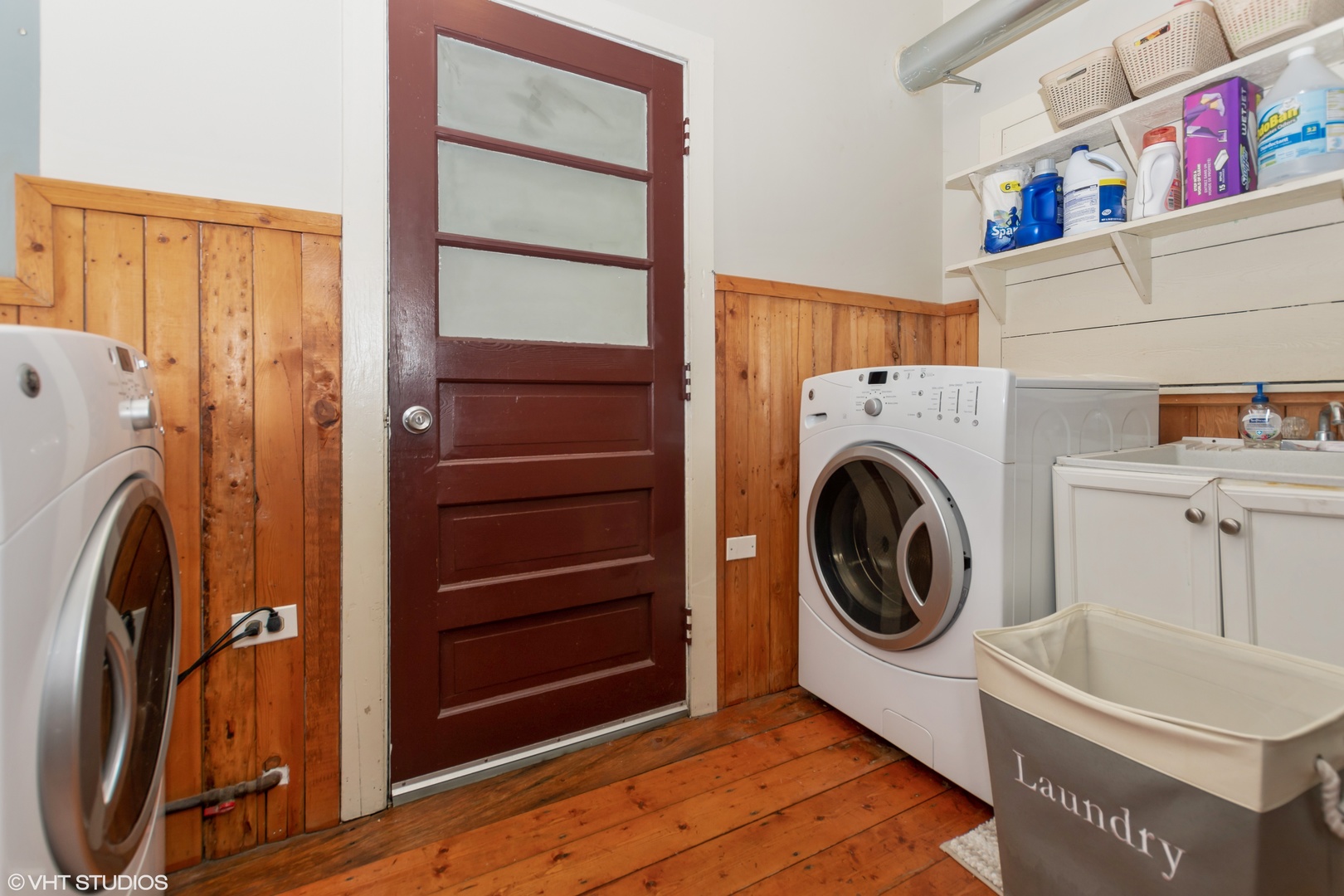 10906 Parkside Avenue Chicago Ridge, IL 60415 - Photo 10 of 15 a view of a hallway with washer and dryer