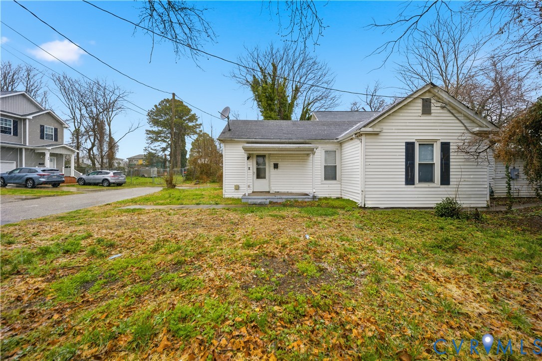 27 Bacon Street Hampton, VA 23669 - Photo 3 of 18 View of front of home with a porch and a front yar