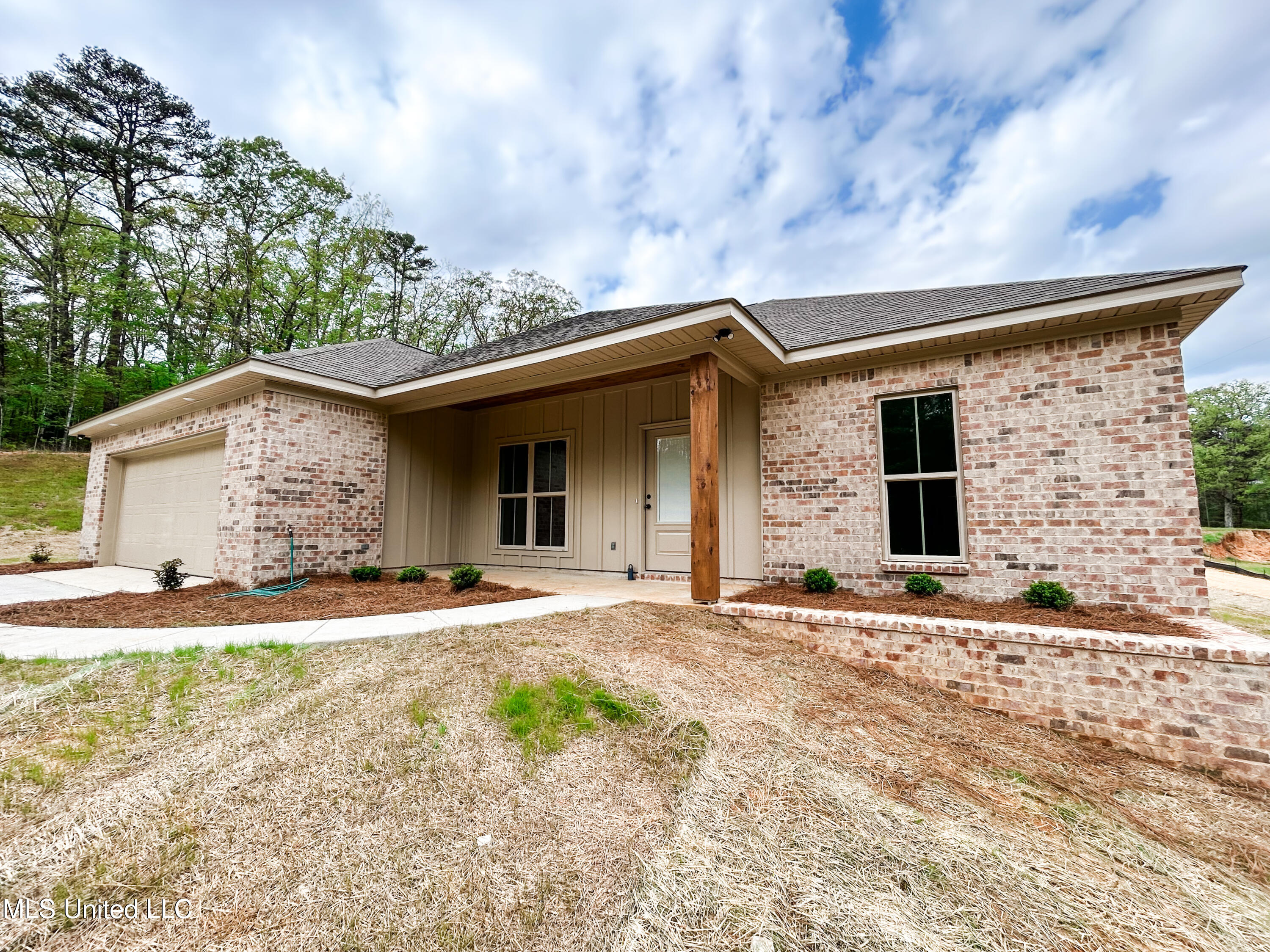 628 Mullican Road Florence, MS 39073 - Photo 2 of 29 IMG_4287