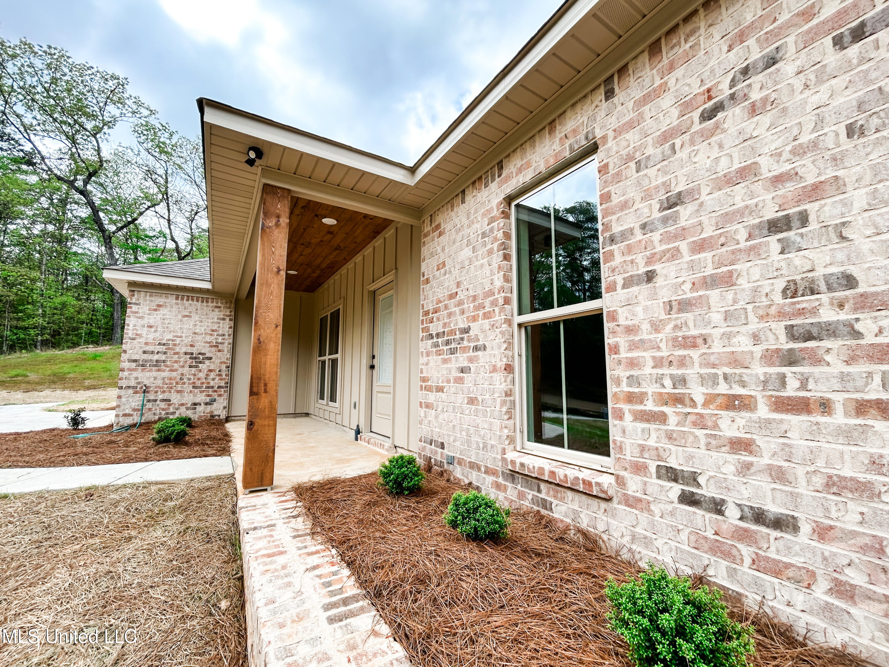 628 Mullican Road Florence, MS 39073 - Photo 4 of 29 IMG_4288