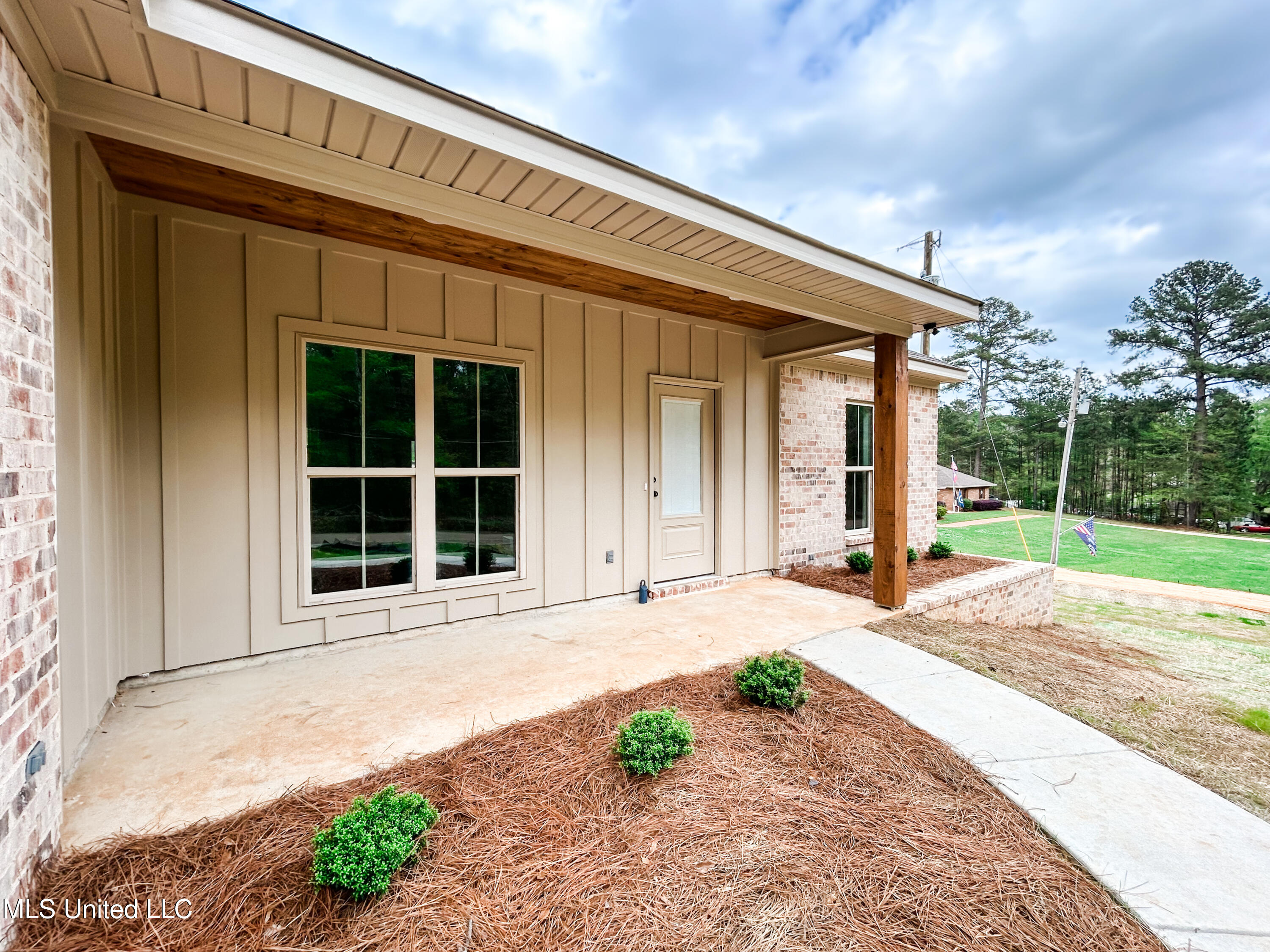 628 Mullican Road Florence, MS 39073 - Photo 7 of 29 IMG_4289