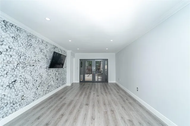 $465,000 | 13932 Kendale Lakes Drive, Miami, FL 33183