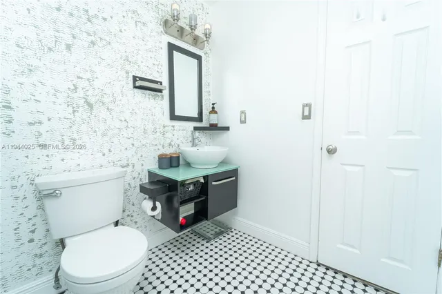 $465,000 | 13932 Kendale Lakes Drive, Miami, FL 33183